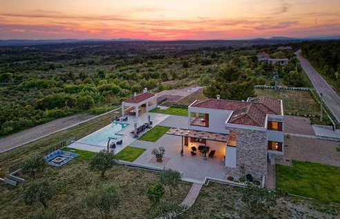 4 Bedroom Awesome Home In Dubravice - Foto 19