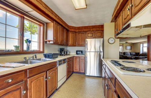 Wellsboro Farmhouse with Grill and Fire Pit! - Foto 8