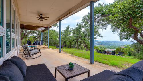 Modern Fischer House with Deck, Fire Pit and Hot Tub! - Foto 2