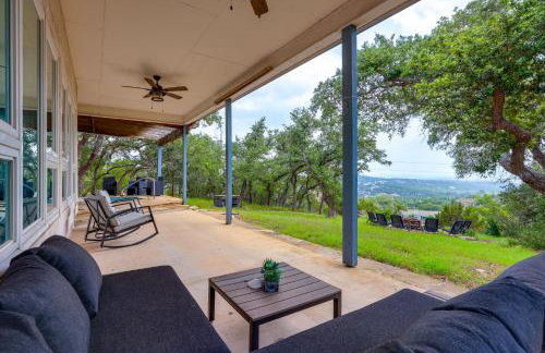Modern Fischer House with Deck, Fire Pit and Hot Tub! - Foto 2