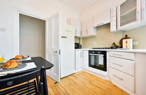 Huge 2 Bedrooms 3 Beds! Covent GDN 3 min to subway - Foto 5