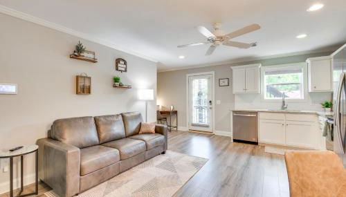 Walk to Main St and River Downtown Helen Condo - Foto 4