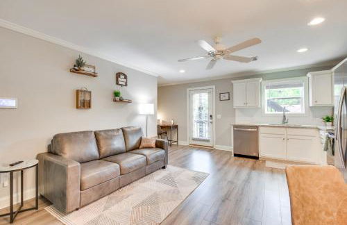 Walk to Main St and River Downtown Helen Condo - Foto 4