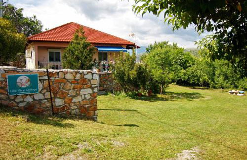 Countryside Cottage with Garden & Lake View - Photo 1