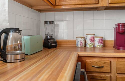 Charming 4BR Retreat in Arlington Sleeps 12 NearDC - Foto 15
