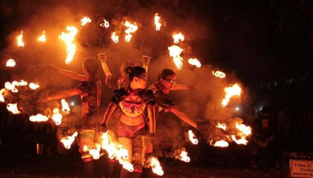 Excursion à Crocodile Park + Tribu K'mindanawan - Photo 2, Spectacle de danse avec du feu