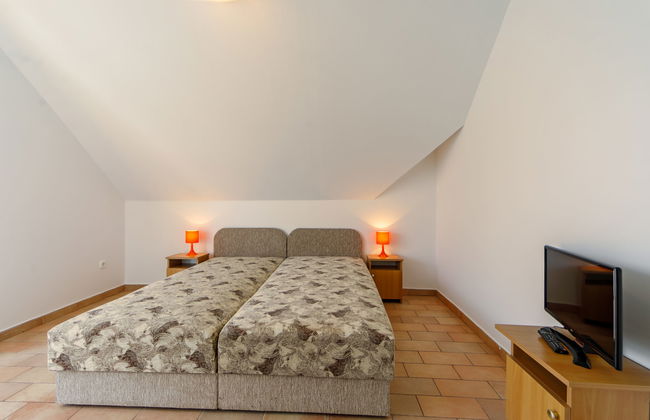 4 bedroom House in Balatonszárszó with private pool and garden - Photo 16