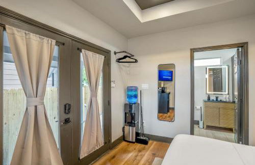 HTX Ultra Hotel Suite #2 - Photo 4