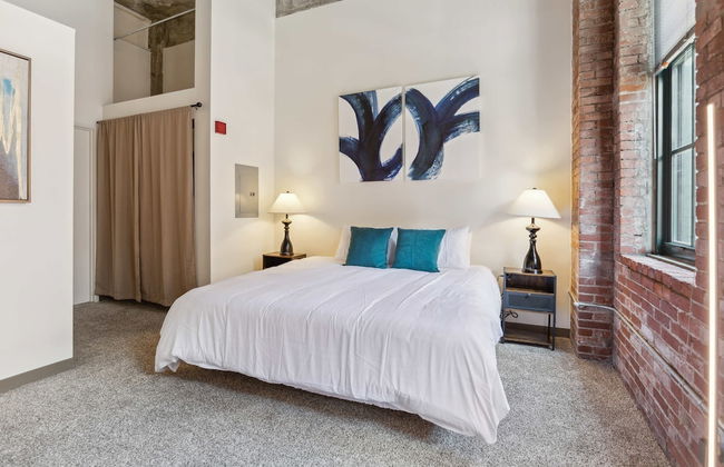 Historic Loft Retreat With Pool - Foto 9