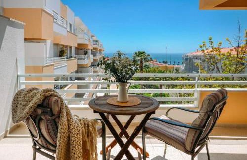 Fantastic Seaside Family Apartment with Pool - Foto 1