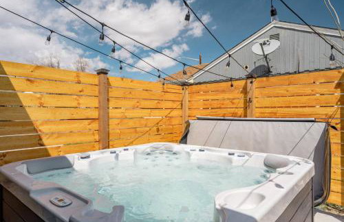 Movie Theater + Hot Tub | Game Yard | Sleeps 10! - Foto 40