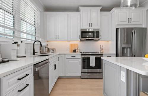 CASA NICA! Luxury Private Pool Home with dock on a saltwater canal! - Foto 17