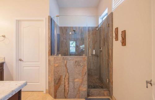 Cave Creek- Basketball Putt Putt Pool & Games - Foto 37