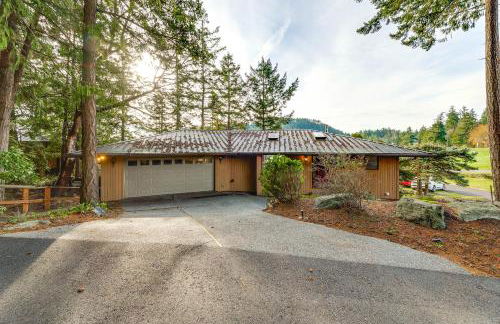 Serene La Conner Retreat with Fireplace and Deck! - Foto 2