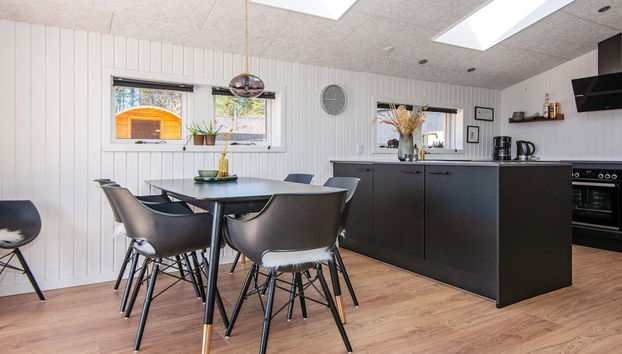 6 Person Holiday Home in Blavand - Foto 5, Cocina privada