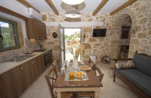 Pamelas House with Jacuzzi - Photo 3