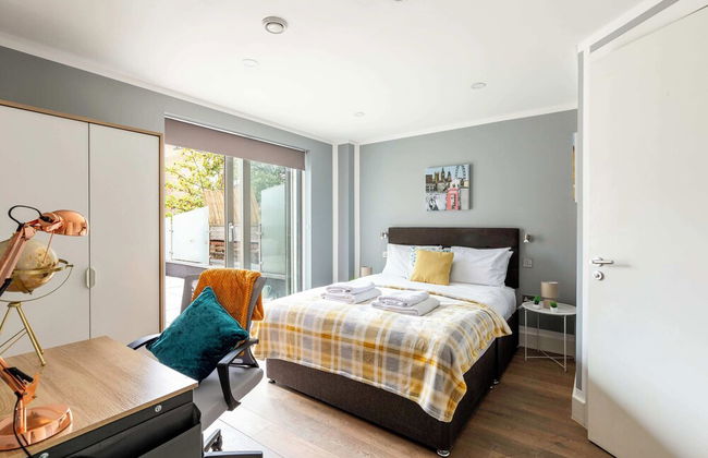 Beautiful Canal Side Notting Hill Abode With Terrace - Photo 4