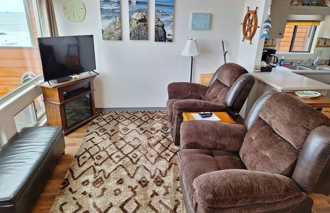 Ocean Front Cabin 14 w Jacuzzi Gorgeous Views - Photo 9