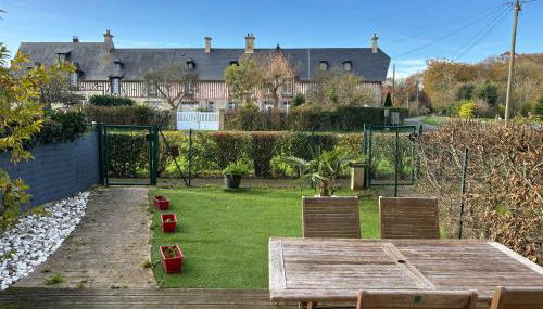 Les Douves Duplex 5 personnes lumineux avec jardin et terrasse aménagée , vue sur château à 5mn de la mer, proche Omaha Beach et Bayeux - Foto 3, Garden