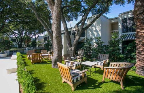 Chic 2BR Near Triangle With King Beds Fast Wifi - Photo 20