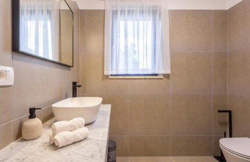 Amazing Home In Jurdani - Foto 34