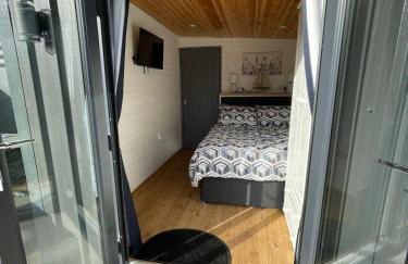 Maple Lodge Quirky Salvaged Railway Carriage with Hot Tub - Foto 12