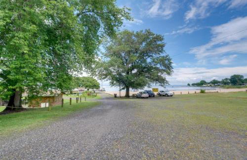 Fish, Relax and Enjoy Lake Views Colonial Beach Gem - Foto 28