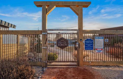 Timber & Tin H 2Bed 2Bath w Pool & Rooftop Deck - Foto 40