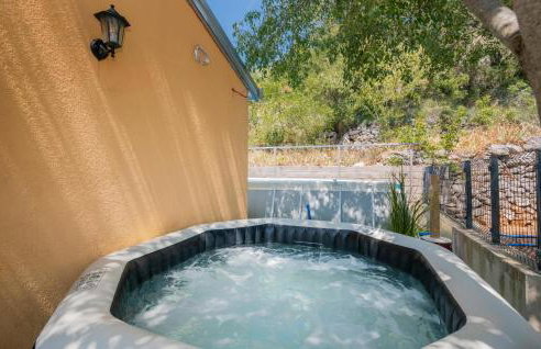 6 Bedroom Awesome Home In Prolozac - Foto 2