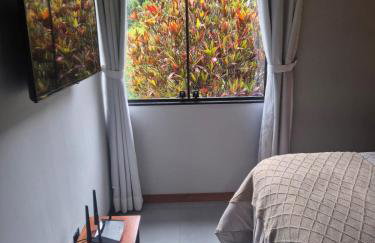 Chalé da Cachoeira - Cachoeira particular dentro da hospedagem - Foto 40