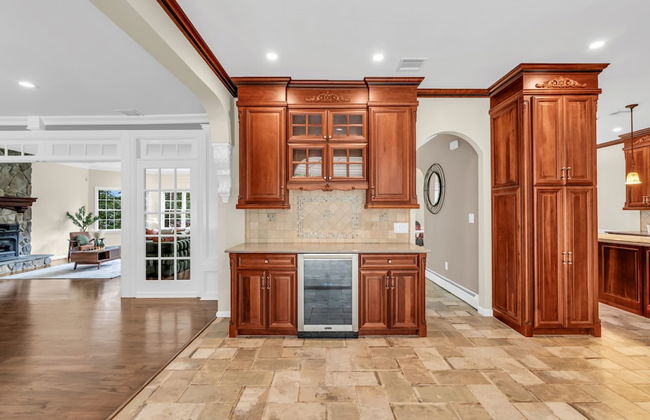 Family Retreat With Autumn Views and Fireplace - Photo 24