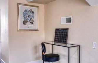 4BR Victorian Walk to UC Davis & Shriner Med Cen - Foto 3