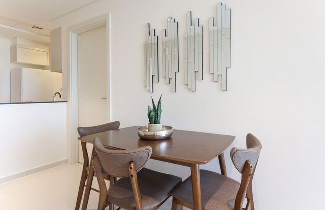 Elite LUX Holiday Homes - Serene Golf View Living 1 BHK in Damac Hills Dubai - Photo 6