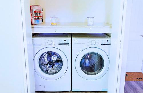 Sparkling Pool Retreat Near Legacy West by Vacation Your Way - Foto 23