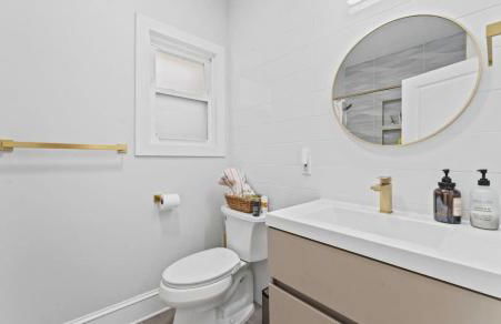 Chic 3BR-4BD-3Bath Oasis with Backyard Near NYC - Foto 18