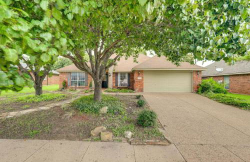DFW Fun Awaits Family Home in Crowley! - Foto 36