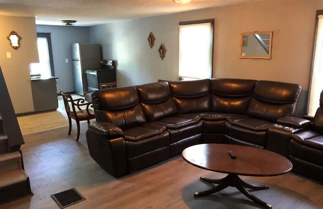 The 540 With Private Yard & Parking, Near Falls & Casino by Niagara Hospitality - Photo 12