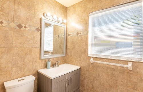 3BR Near Peanut Island | Events, Grill & Games - Foto 42