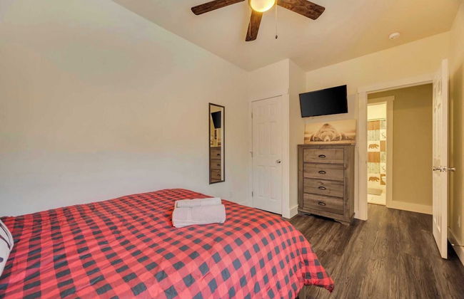 Bear Creek Bliss by Avantstay Sleeps 16 + Game Room, Deck, Fire Pit! - Foto 20