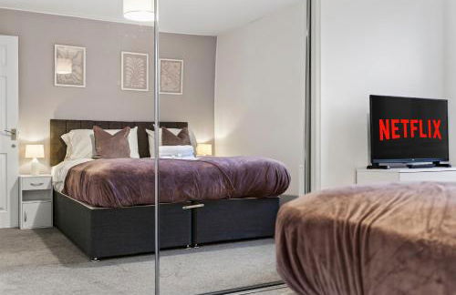 NEW! Large 5BR 2BA Home Leamington Spa Driveway Garage Parking WI-FI - Photo 3