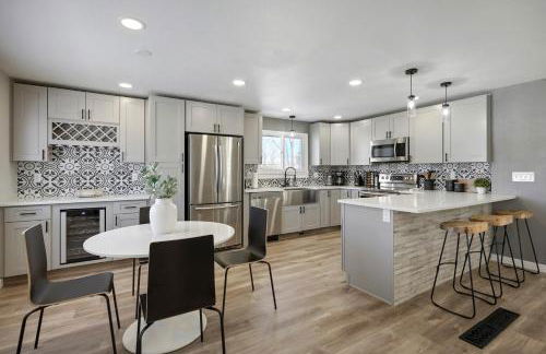 Serene 4-Bedroom Getaway in Arvada! Pet-friendly! - Foto 8