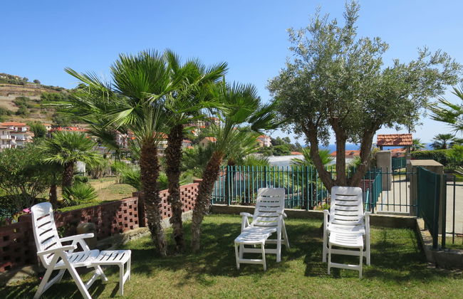 3 bedroom Apartment in Cipressa with swimming pool and garden - Photo 28