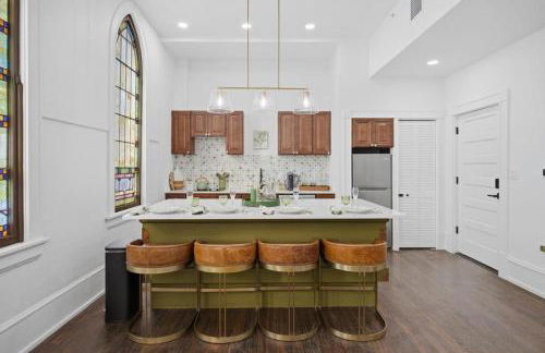 Sanctuary Historic Designer 1BR & Heated Pool - Photo 28