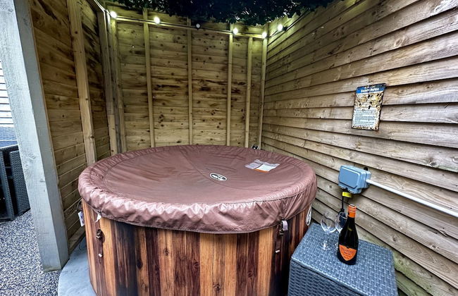 Albert Luxury Hottub and Jacuzzi Apartments - Photo 53