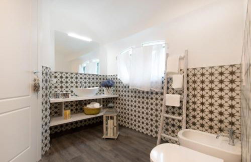 Maji Como Lake - Lake Como Historic Villa Apartments with Pool & Parking, 100m from Ferry & train - Foto 18