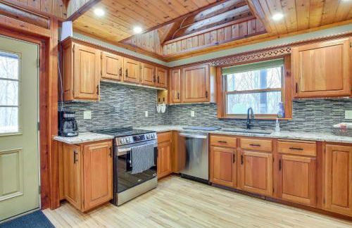 Family Home with Indoor Pool about 2 Mi to Elkhart Lake! - Foto 9