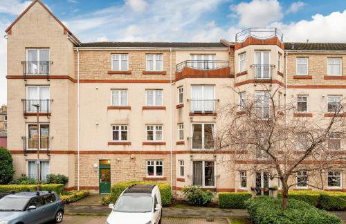 Stylish 2-Bed Flat with Balcony Near Haymarket - Pass the Keys - Foto 11