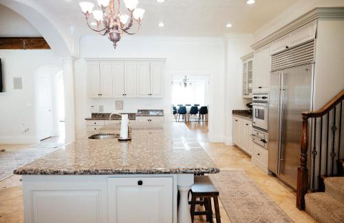 Large & Spacious Home, Sleeps 23+ near SLC - Foto 5