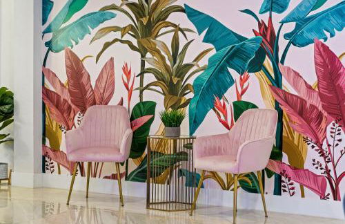 Waterfront Oasis Escape with 7 Seats Hot Tub! - Foto 3