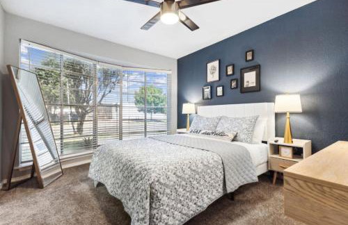 AT and T is steps away 2BD unit - Foto 29